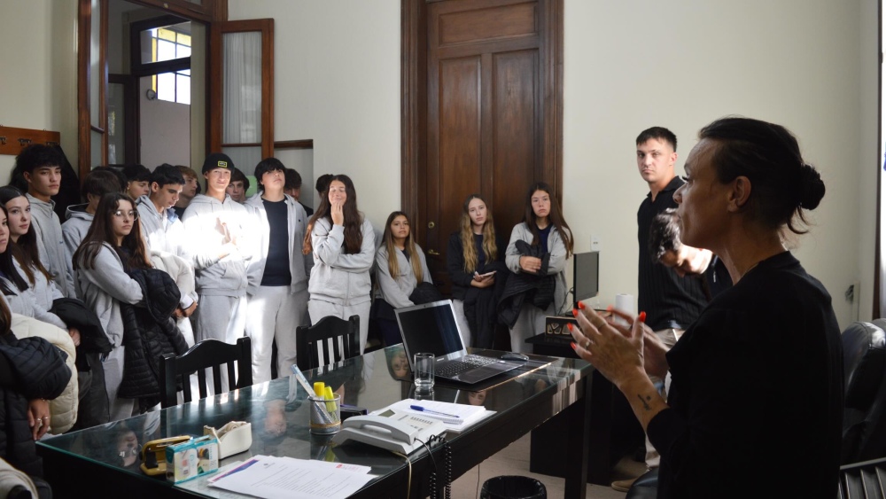 Alumnos de Economía de La Salle participaron de una actividad institucional en el Palacio Municipal