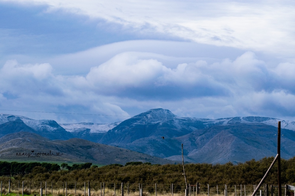 La nieve regresó a las sierras y dejó paisajes teñidos de blanco
