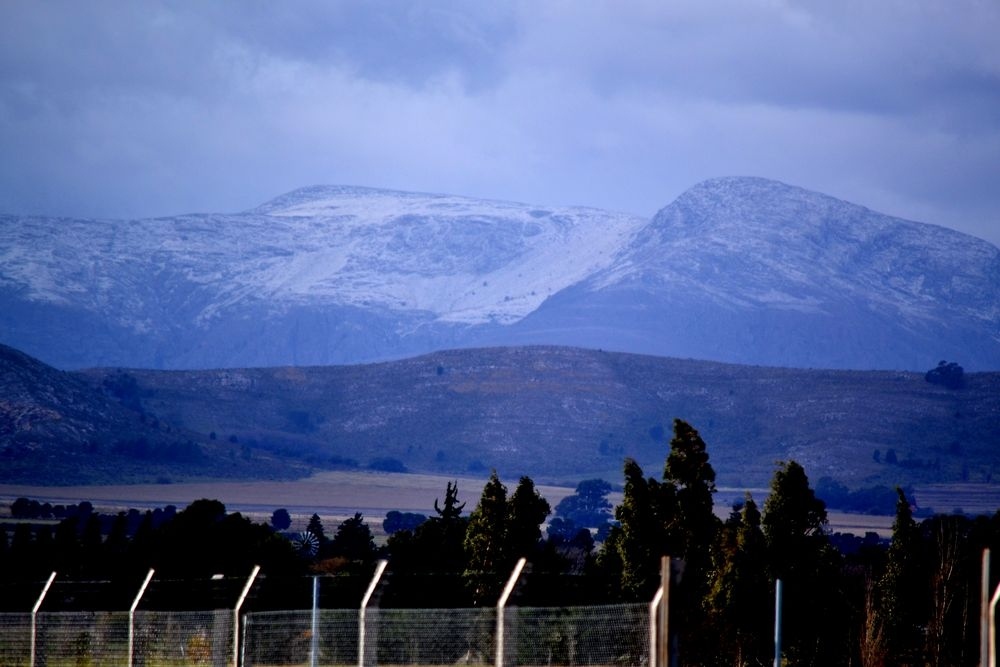 La nieve regresó a las sierras y dejó paisajes teñidos de blanco