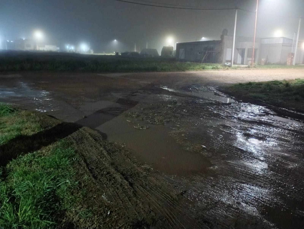 Vecinos del barrio 32 Viviendas reclaman por el mal estado de las calles