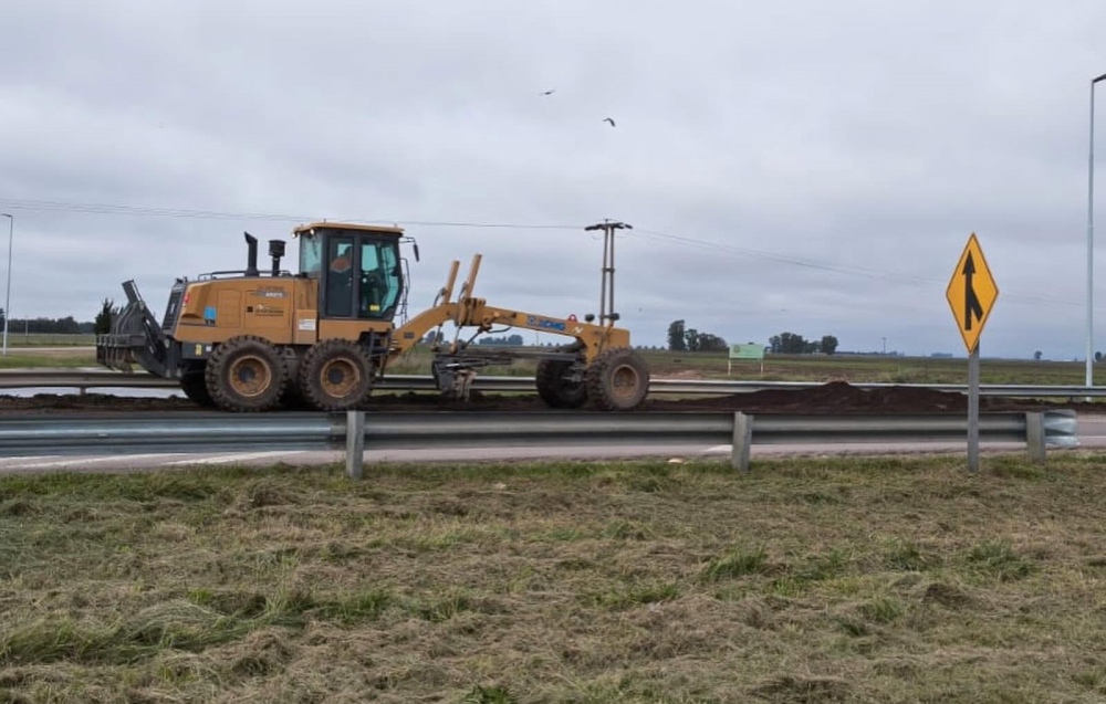 Realizan trabajos de mantenimiento en la dársena de acceso a Espartillar