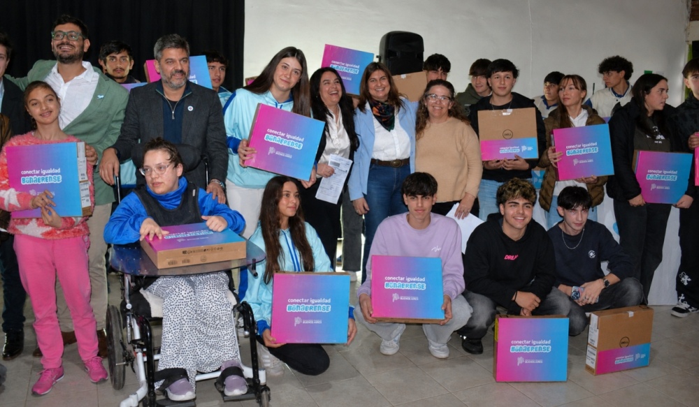 Entregaron notebooks del programa Conectar Igualdad Bonaerense en Pigüé