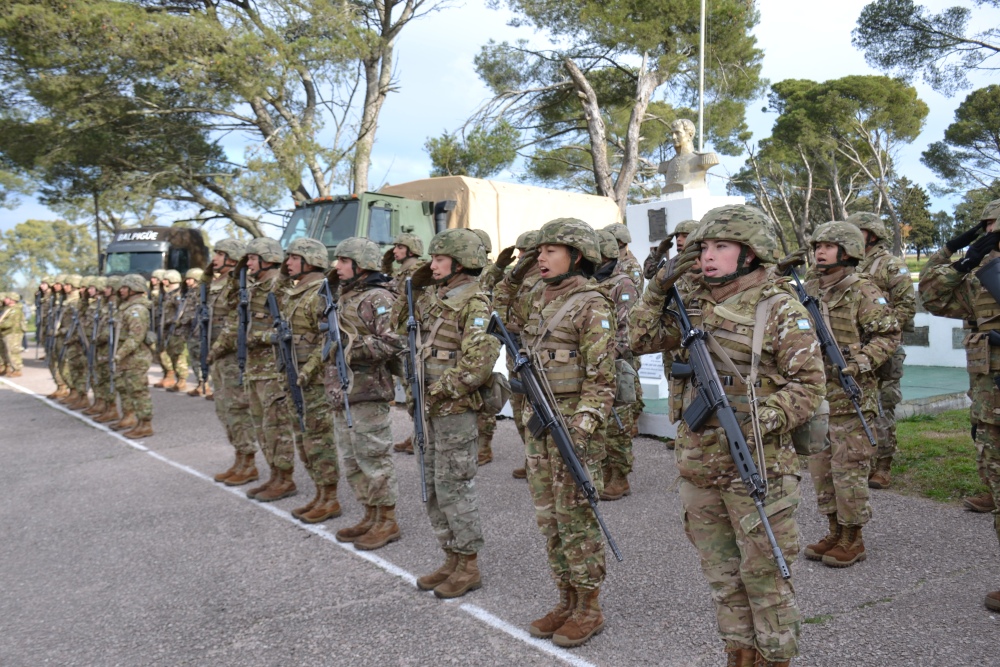 La Guarnición de Ejército Pigüé celebró el Día de la Bandera con la tradicional Jura