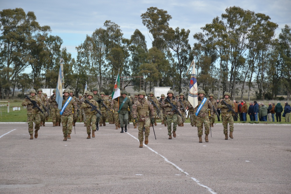 La Guarnición de Ejército Pigüé celebró el Día de la Bandera con la tradicional Jura