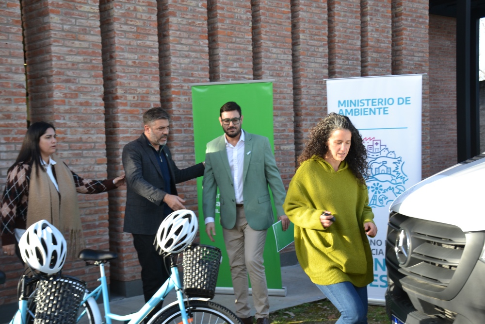 Bianco estuvo en Pigüé y participó de la entrega de recursos para fortalecer políticas ambientales