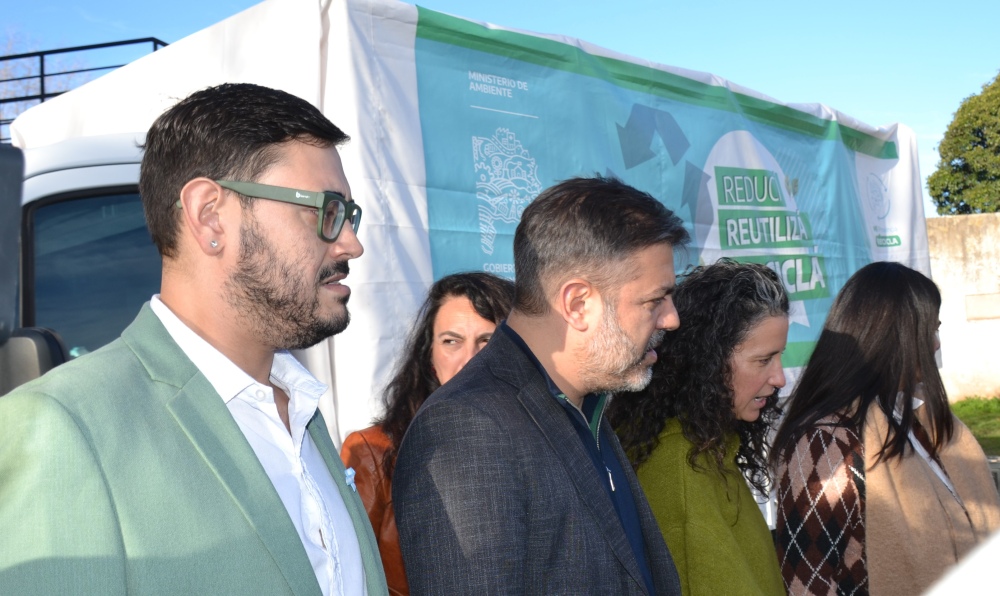 Bianco estuvo en Pigüé y participó de la entrega de recursos para fortalecer políticas ambientales