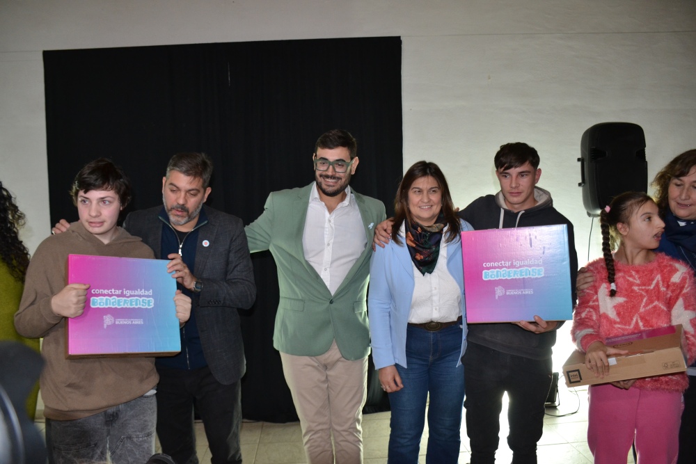 Entregaron notebooks del programa Conectar Igualdad Bonaerense en Pigüé