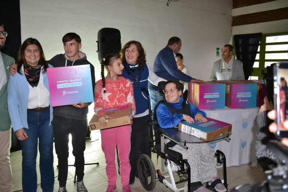 Entregaron notebooks del programa Conectar Igualdad Bonaerense en Pigüé