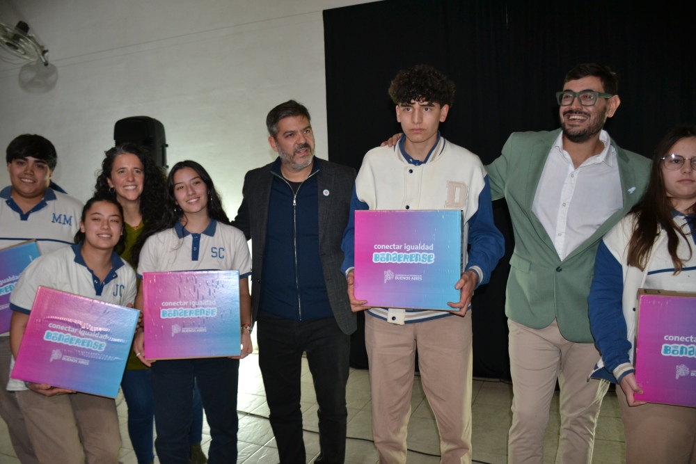 Entregaron notebooks del programa Conectar Igualdad Bonaerense en Pigüé