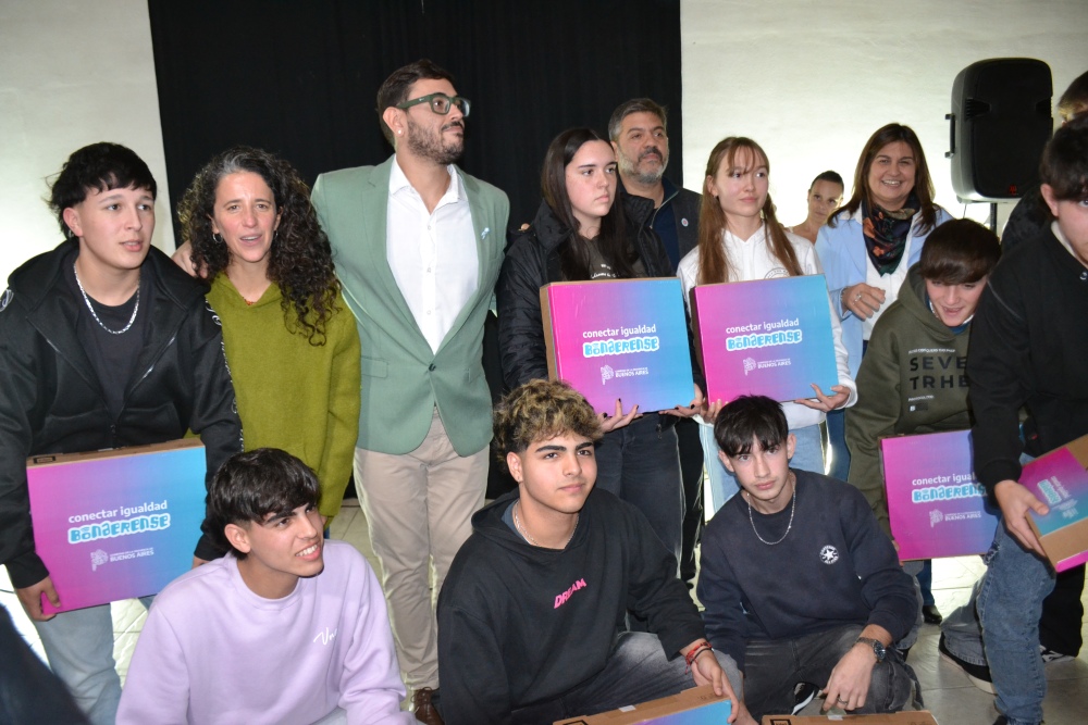 Entregaron notebooks del programa Conectar Igualdad Bonaerense en Pigüé