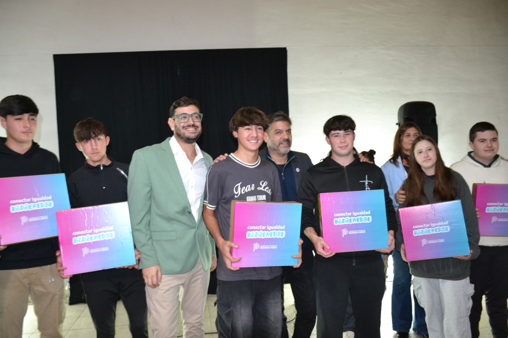 Entregaron notebooks del programa Conectar Igualdad Bonaerense en Pigüé