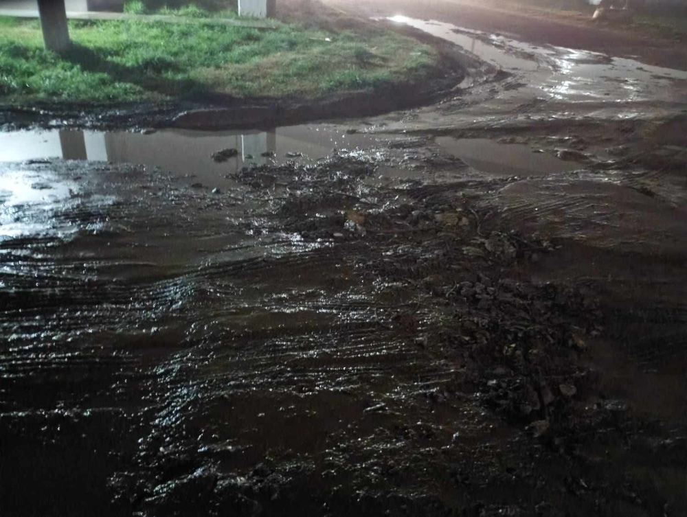 Vecinos del barrio 32 Viviendas reclaman por el mal estado de las calles