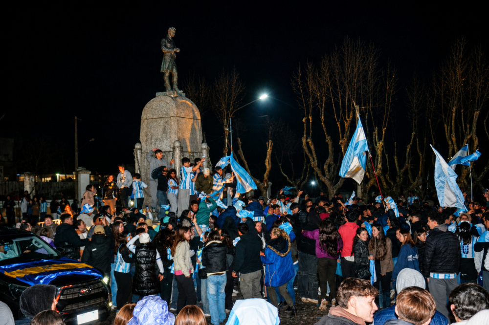 Pigüé celebró con una multitud el pase de Argentina a semifinales