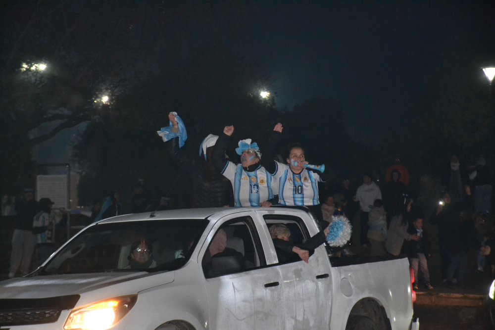 Pigüé celebró con una multitud el pase de Argentina a semifinales
