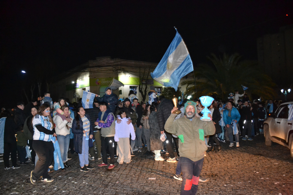 Pigüé celebró con una multitud el pase de Argentina a semifinales