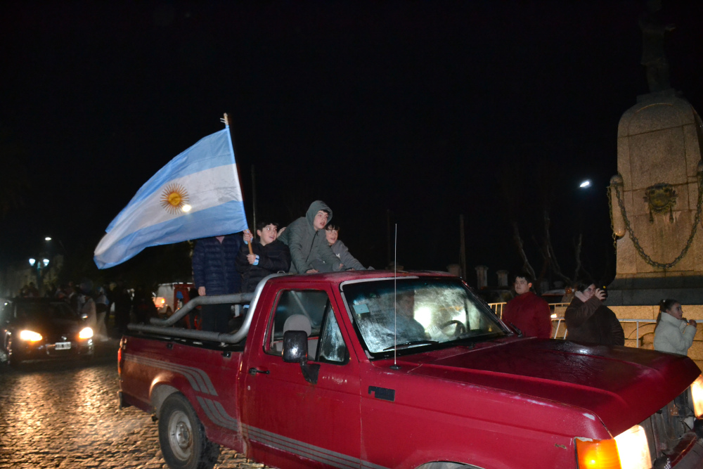 Pigüé celebró con una multitud el pase de Argentina a semifinales