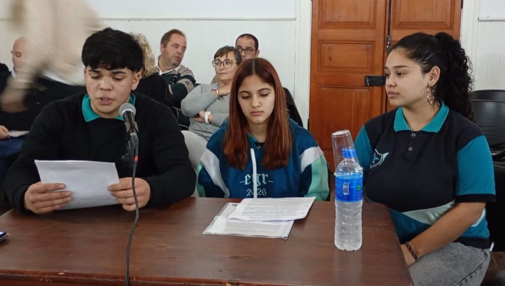 Los alumnos de la E.E.S. Nº 1 de Saavedra presentaron el proyecto “Patio que Enseña” en la Banca de la Ciudadanía