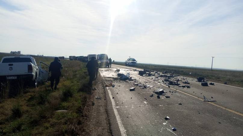    Ruta 33: un muerto y un herido tras un choque entre un camión y una camioneta 