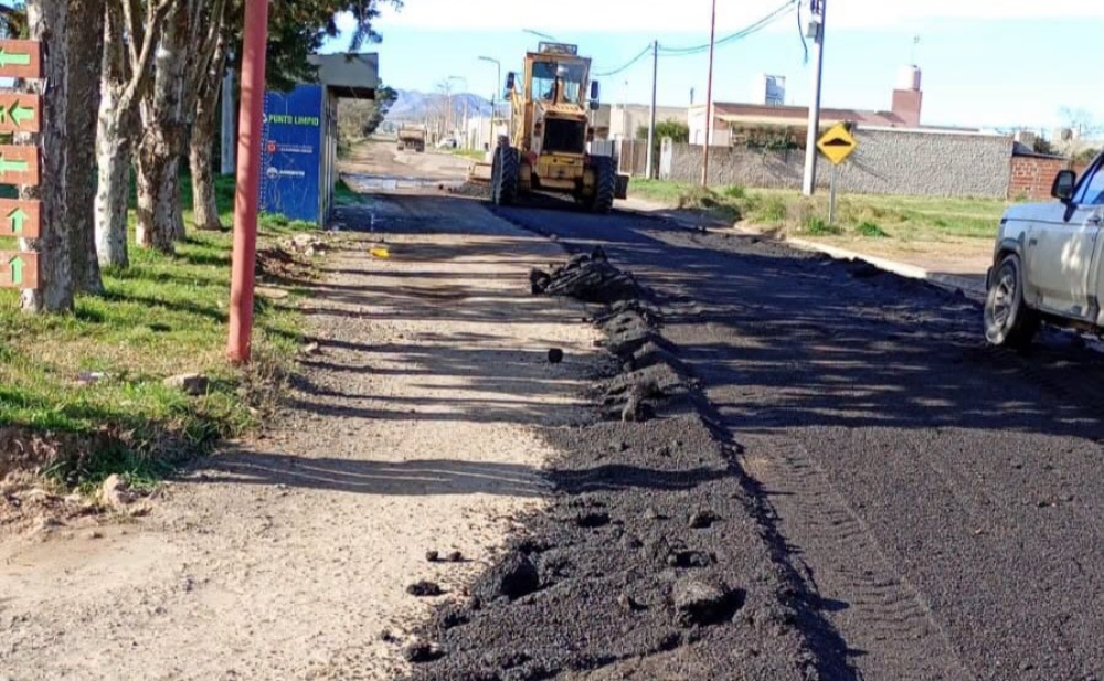 Continúan los trabajos de mantenimiento de calles en Pigüé