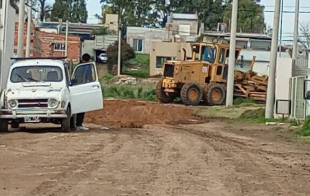 Continúan los trabajos de mantenimiento de calles en Pigüé