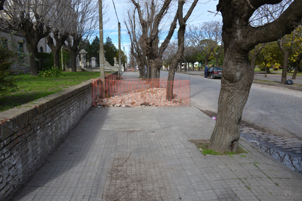 La Parroquia Nuestra Señora de Luján proyecta renovar la vereda de calle Francia