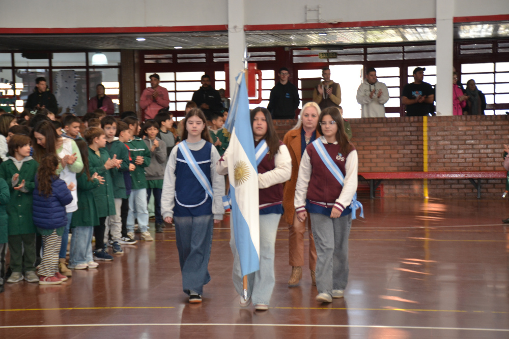 La comunidad educativa de Pigüé celebró el Día del Maestro