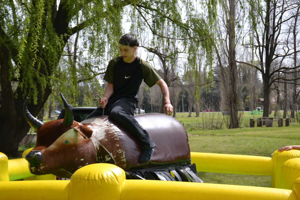 Estudiantes del distrito compartieron una jornada de juegos y actividades en el Parque Municipal