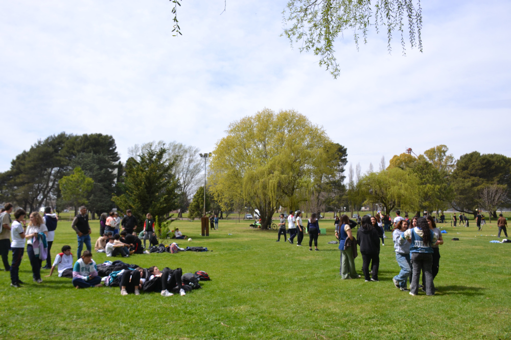 Estudiantes del distrito compartieron una jornada de juegos y actividades en el Parque Municipal