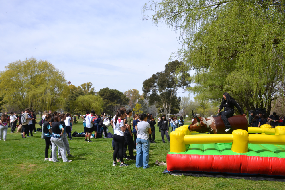 Estudiantes del distrito compartieron una jornada de juegos y actividades en el Parque Municipal
