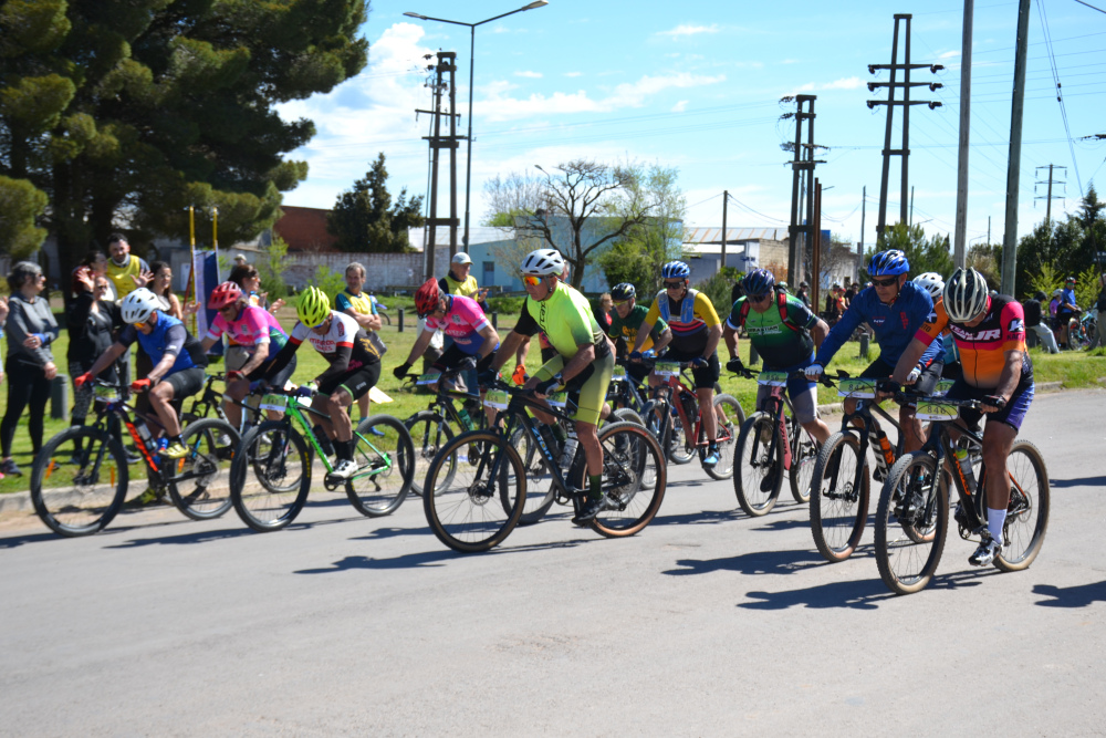 Se puso en marcha la 16ª edición de la Vuelta al Cerro Curamalal