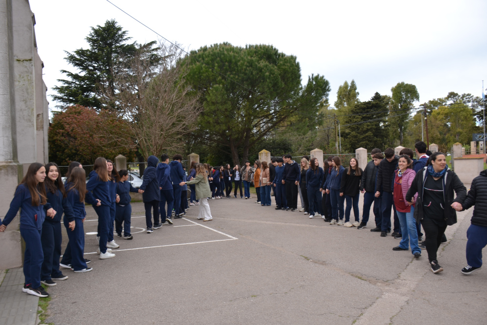El Instituto Niño Jesús realizó el “Abrazo al Colegio” para celebrar la convivencia de sus cuatro niveles