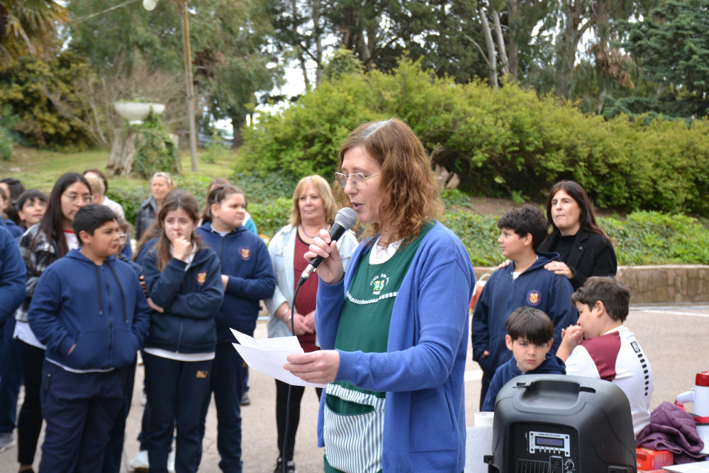 El Instituto Niño Jesús realizó el “Abrazo al Colegio” para celebrar la convivencia de sus cuatro niveles