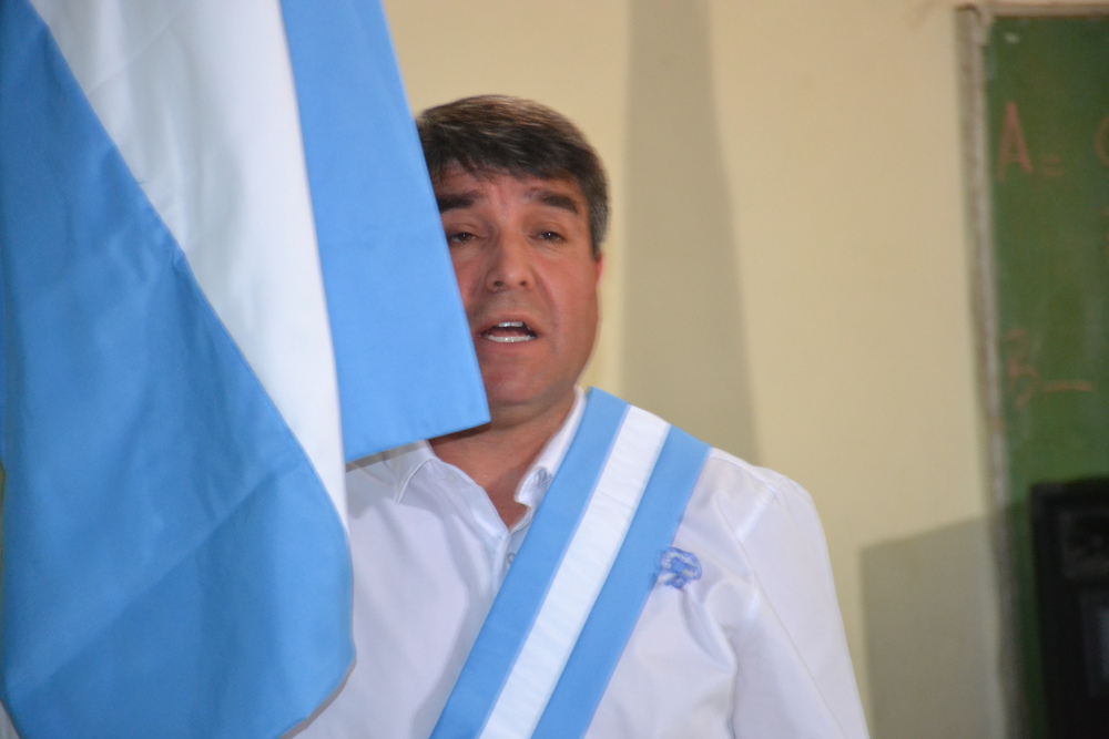 El CENS Nº 452 recibió una nueva Bandera de Ceremonia
