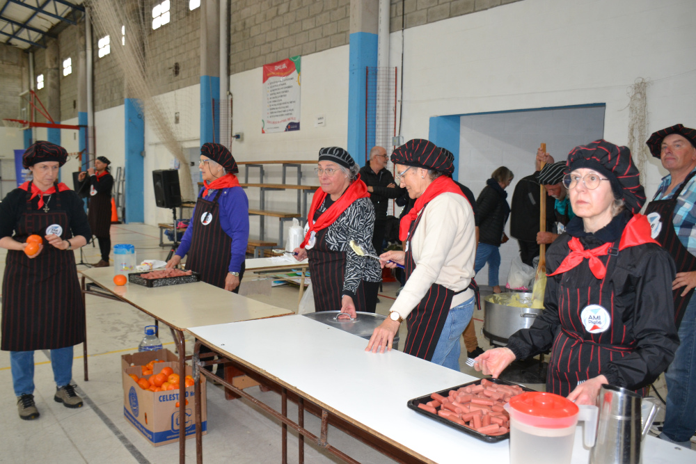 Amicale compartió la tradición del aligot con los alumnos de Pigüé