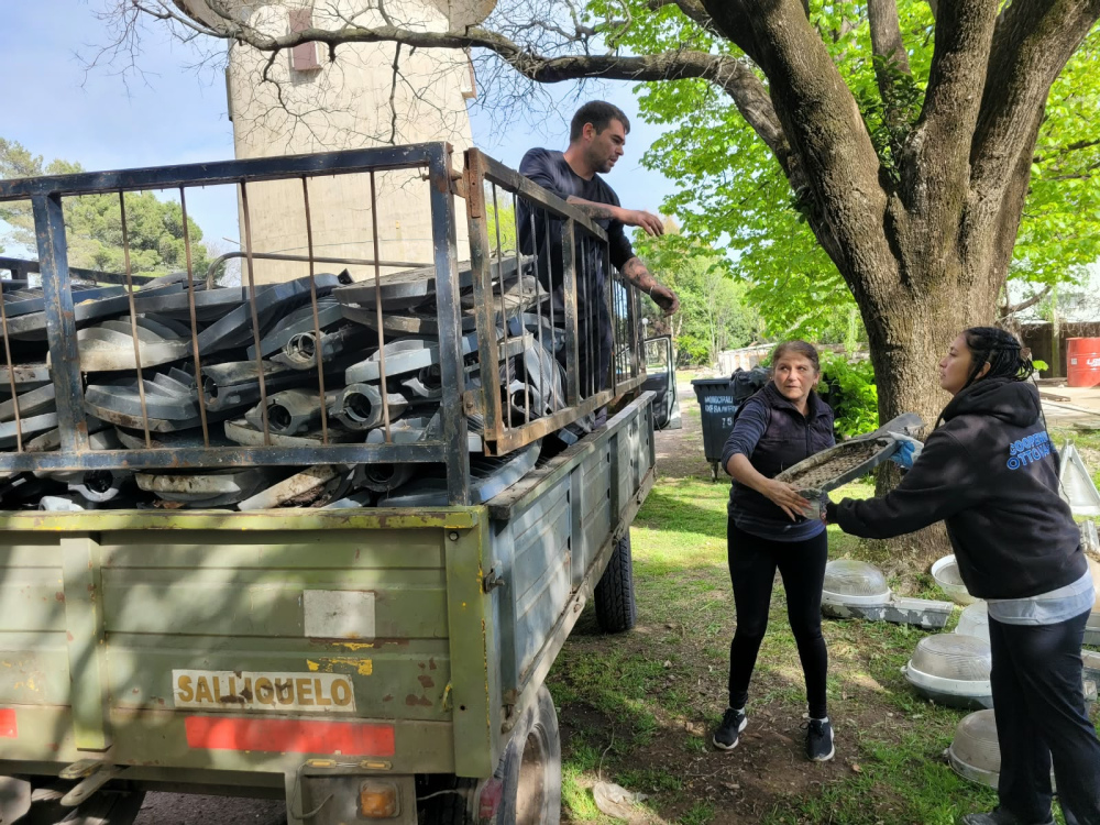El Municipio vendió 572 luminarias retiradas del alumbrado público para su recuperación