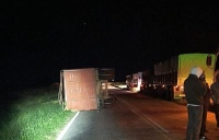 Vuelco de un camión en la Ruta Nacional 33