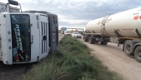 Accidente en Ruta 33: vuelco de camión reduce la circulación a un carril