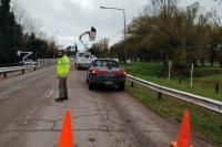 Trabajos de mantenimiento en el puente del arroyo Pigüé