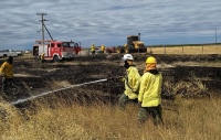 Intervenci&oacute;n de Bomberos Voluntarios por incendio en banquina