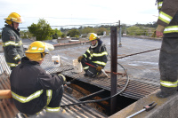 Bomberos controlaron un principio de incendio en una chimenea