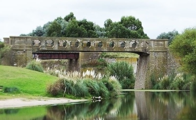 MATRIMONIO DE PIG&Uuml;&Eacute; OLVID&Oacute; A SU HIJA EN EL BALNEARIO DE TORNQUIST