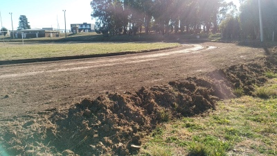 Renuevan la pista de atletismo del parque La Salle