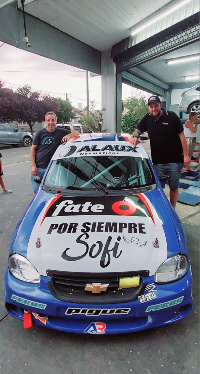 MANU ALAUX PRESENTÓ EL AUTO PARA LA CLASE 2 DEL TURISMO PISTA