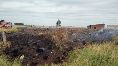 Incendio de pastos en Arroyo Corto