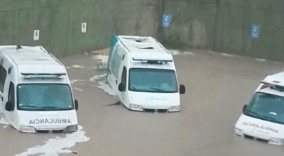 El hospital Penna colapsado por la lluvia torrencial en Bahía Blanca