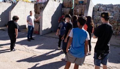 Estudiantes de 2° y 3° año de la Escuela Secundaria N°2 de Pigüé recorrieron la Planta de Tratamiento de Residuos