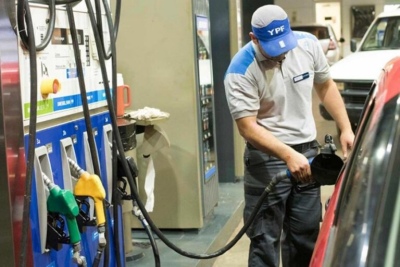 YPF anuncia una baja en el precio de sus combustibles de un 4% para Mayo
