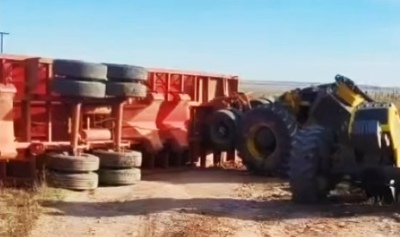 Milagroso accidente rural en El Cortapié: un tractor se parte en dos y su conductor sale ileso