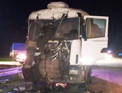 Choque entre dos camiones en Ruta 33: ambos circulaban en la misma dirección