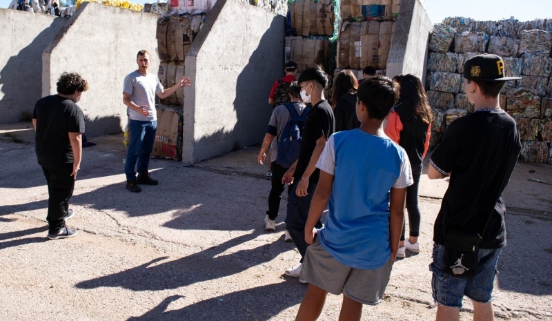 Estudiantes de 2° y 3° año de la Escuela Secundaria N°2 de Pigüé recorrieron la Planta de Tratamiento de Residuos